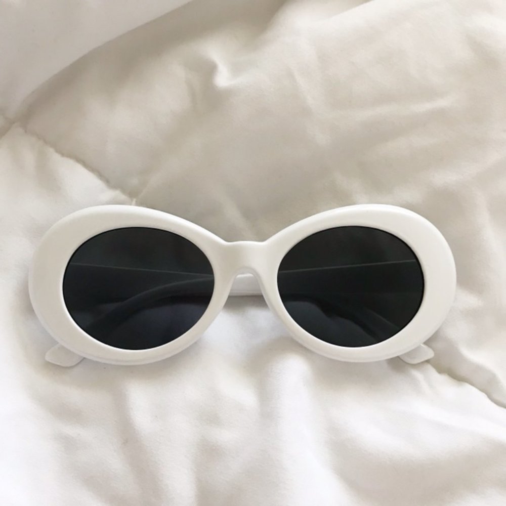 Black and White Round Clout Goggles / Sunglasses